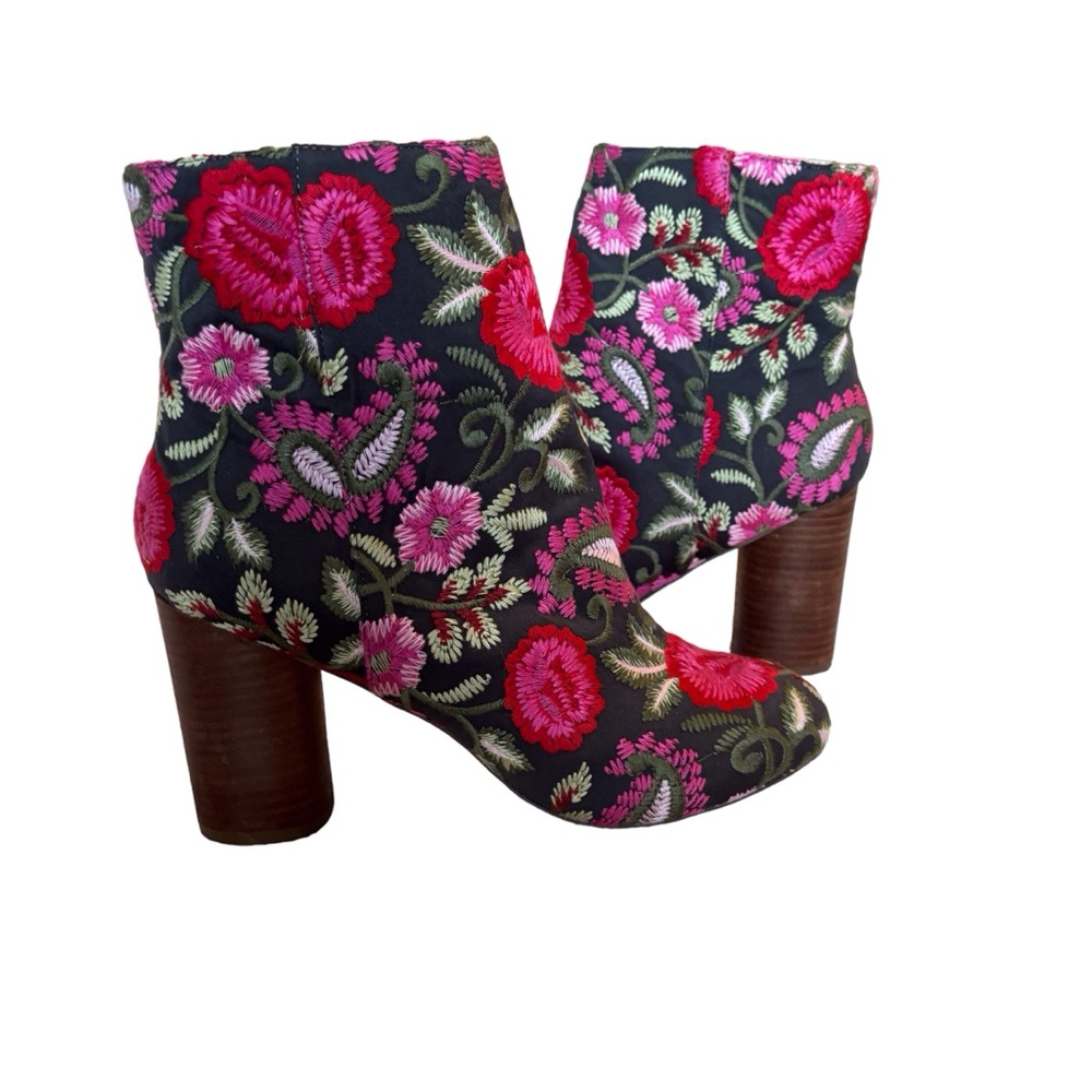 Women’s size 9 Sole Society Olympia Embroidered Bootie Block Heel